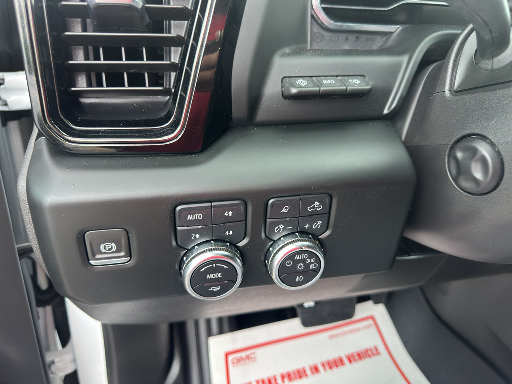 Used 2024 GMC Sierra 1500 AT4 w/ Technology Package AWD/4WD image 13