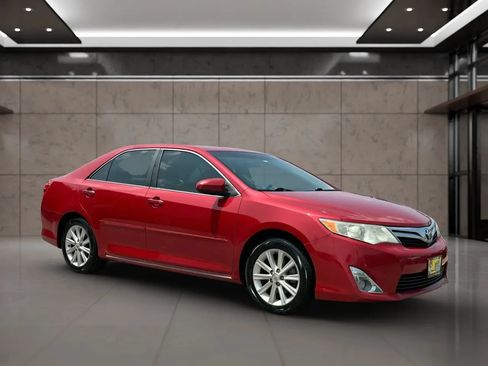 Used 2013 Toyota Camry XLE w/ Convenience Pkg FWD image 24