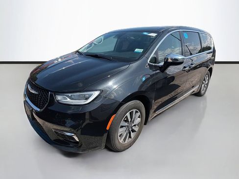 Used 2023 Chrysler Pacifica Limited FWD image 5
