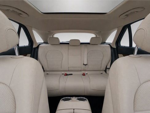 Used 2017 Mercedes-Benz GLC 300 4MATIC image 27