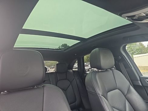 Used 2022 Porsche Macan image 12