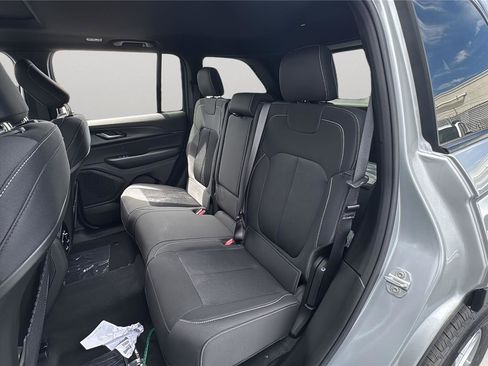 New 2025 Jeep Grand Cherokee Laredo X w/ Luxury Tech Group I AWD/4WD image 19