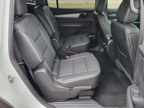 Certified 2025 Buick Enclave Preferred FWD image 11