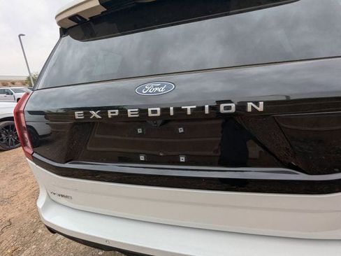Certified 2025 Ford Expedition Active AWD/4WD image 6