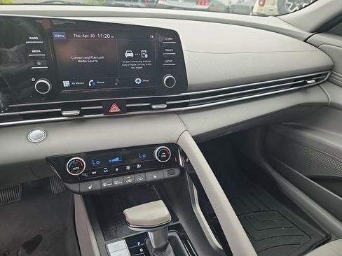 Used 2022 Hyundai Elantra SEL w/ Convenience Package FWD image 23