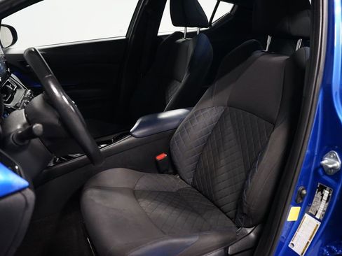 Used 2020 Toyota C-HR XLE image 24