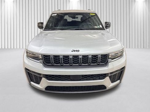 New 2026 Jeep Grand Cherokee Laredo image 11