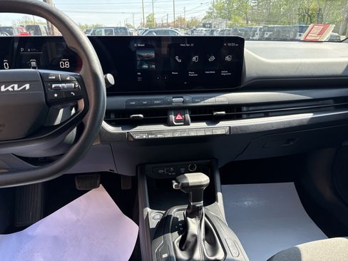 Used 2025 Kia K4 FWD image 18