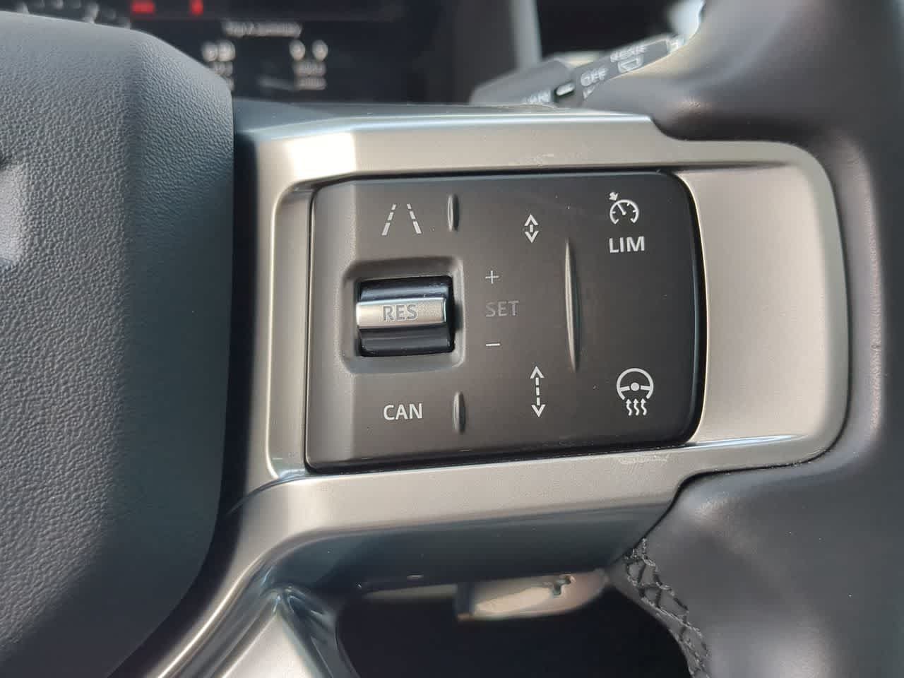 Certified 2025 Land Rover Discovery S AWD/4WD image 25