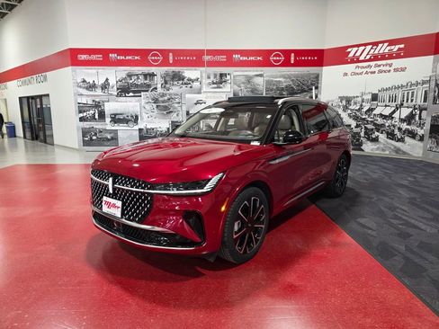 Used 2024 Lincoln Nautilus Reserve w/ Equipment Group 203A image 8