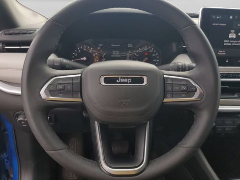 Used 2025 Jeep Compass Limited AWD/4WD image 17