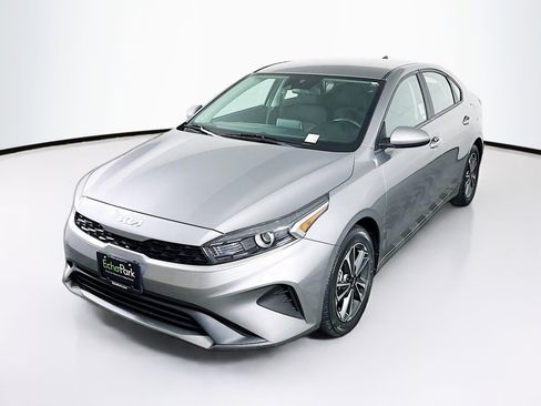 Used 2024 Kia Forte LXS FWD image 3