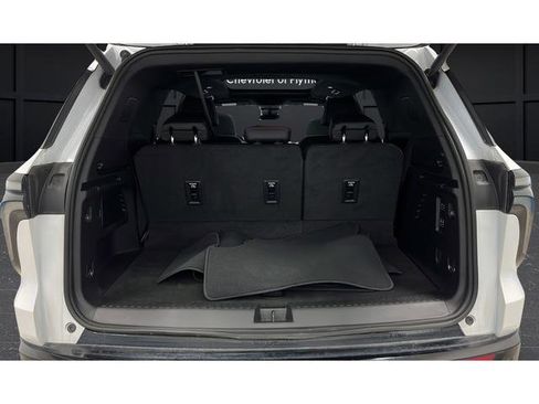 Used 2024 Chevrolet Traverse RS image 28