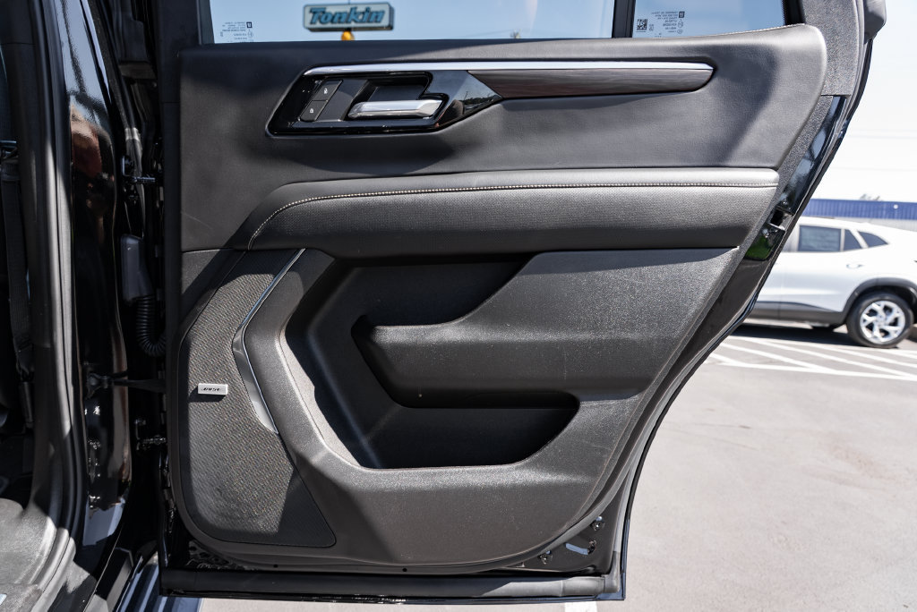 Used 2025 Chevrolet Tahoe Premier AWD/4WD image 30