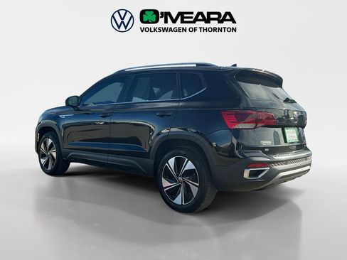Used 2024 Volkswagen Taos SE w/ Panoramic Sunroof Package image 3