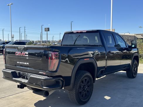 Used 2025 GMC Sierra 2500 AT4 image 10