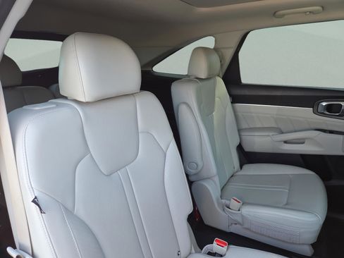 Used 2024 Kia Sorento SX image 22