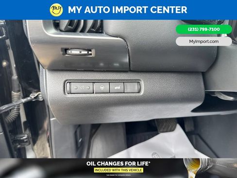 Used 2024 Nissan Pathfinder SL AWD/4WD image 14