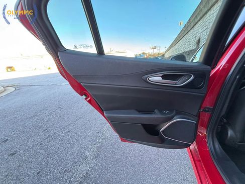 Used 2019 Alfa Romeo Giulia Sedan 4D image 43