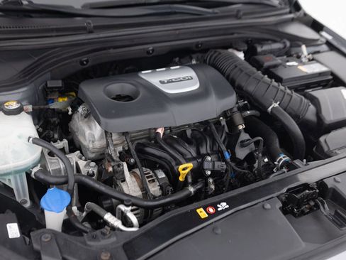 Used 2018 Hyundai Elantra Sport w/ Sport Premium Package 03 FWD image 40