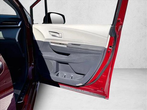 Used 2024 Toyota Sienna XLE image 19