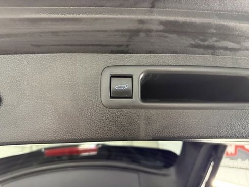 Used 2022 Toyota Highlander XLE image 10