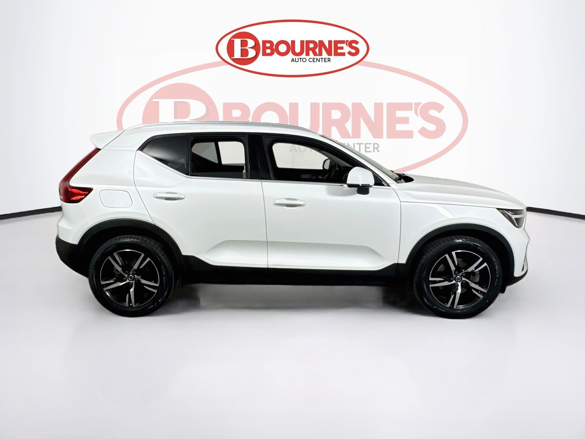 Used 2023 Volvo XC40 B5 Plus AWD/4WD image 13