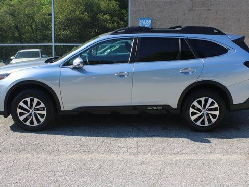 Used 2022 Subaru Outback Premium AWD/4WD image 6