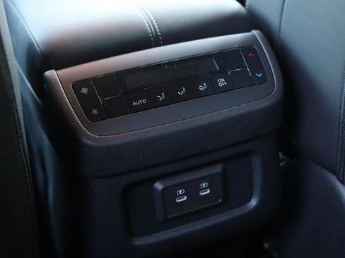 Certified 2026 Nissan Pathfinder SL FWD image 24