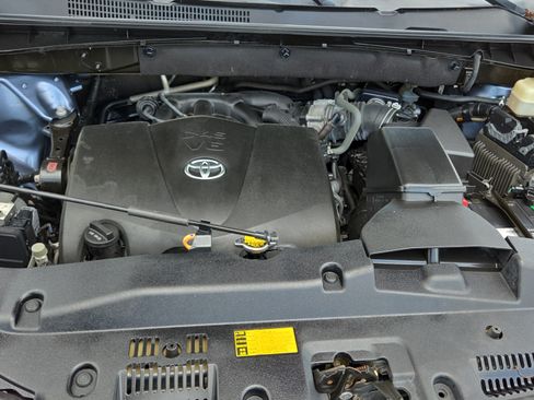Used 2017 Toyota Highlander XLE FWD image 19