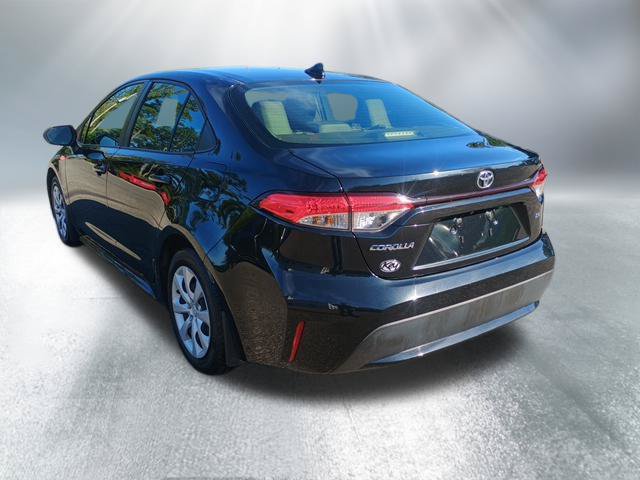 Used 2022 Toyota Corolla LE FWD image 3