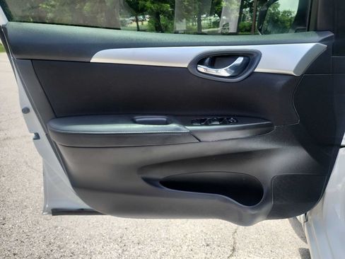 Used 2019 Nissan Sentra S w/ Appearance Package FWD image 10