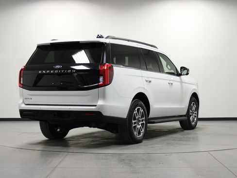 Used 2025 Ford Expedition Active image 4