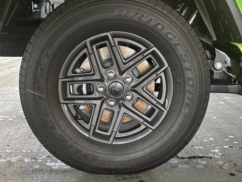 New 2025 Jeep Gladiator Sport image 7