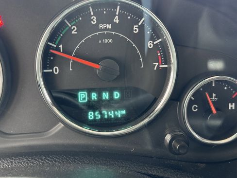 Used 2018 Jeep Wrangler Unlimited Sahara w/ Dual Top Group image 21