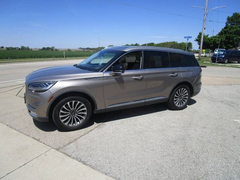 Used 2020 Lincoln Aviator Reserve w/ Equipment Group 201A AWD/4WD image 2