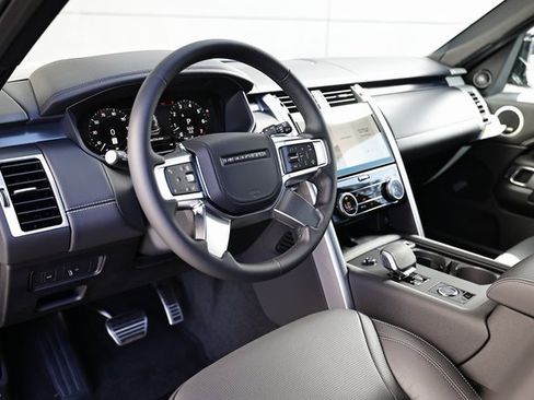 New 2025 Land Rover Discovery Metropolitan Edition image 22