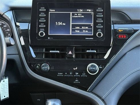Used 2022 Toyota Camry SE image 16