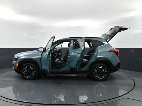 Certified 2025 Kia Seltos EX w/ EX Sunroof Package image 36