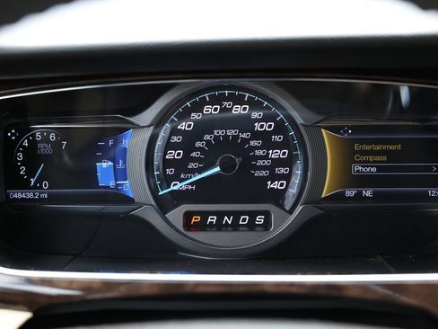 Used 2019 Ford Taurus Limited AWD/4WD image 12