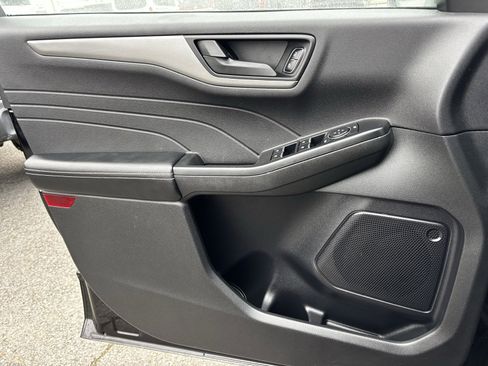 Used 2023 Ford Escape Active image 5