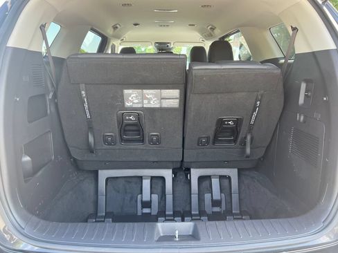 Used 2024 Kia Carnival LX FWD image 21