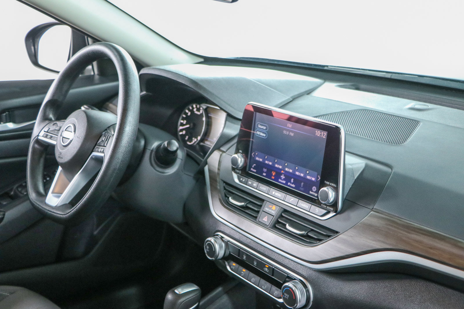 Used 2025 Nissan Altima 2.5 SV FWD image 25