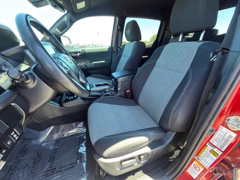 Used 2020 Toyota Tacoma TRD Sport AWD/4WD image 15