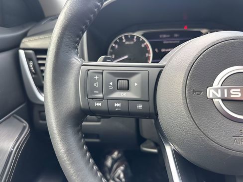 Used 2024 Nissan Rogue SV w/ SV Premium Package image 14