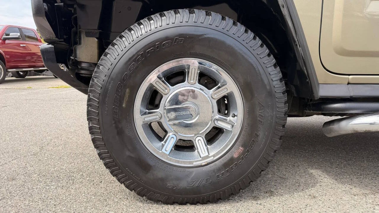 Used 2005 HUMMER H2 SUT w/ Preferred Equipment Group AWD/4WD image 9