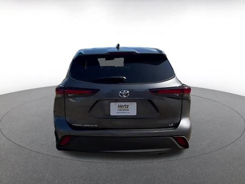 Used 2025 Toyota Highlander LE image 12