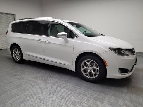 Used 2017 Chrysler Pacifica Limited w/ UConnect Theater Package image 11