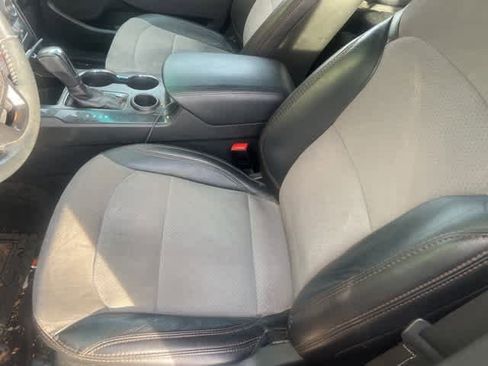 Used 2017 Ford Explorer XLT w/ Equipment Group 202A image 4