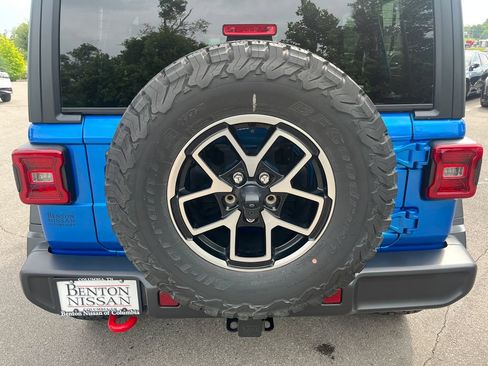 Used 2024 Jeep Wrangler Unlimited Rubicon w/ Convenience Group AWD/4WD image 41